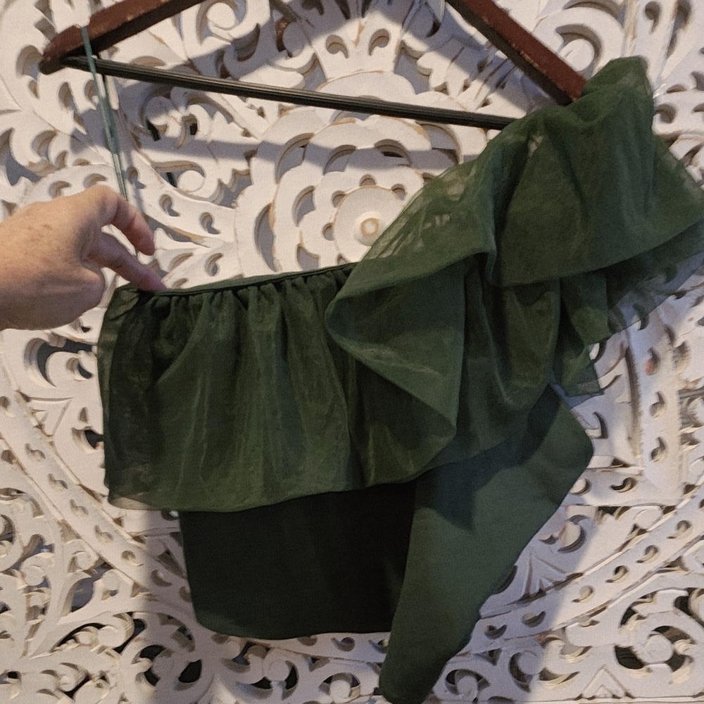 SUNDAY IN BROOKLYN One-Shoulder TOP Smocked Back Front Ruffle Green medium EUC - Picture 7 of 13